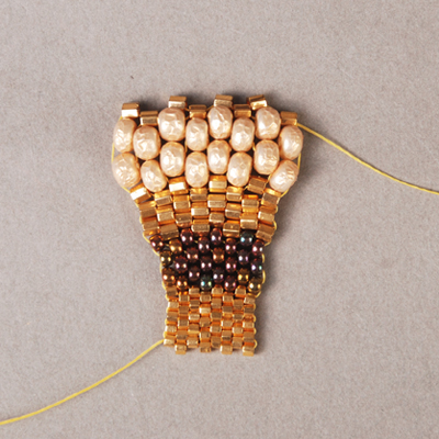 Peyote stitch ring decreasing bead size